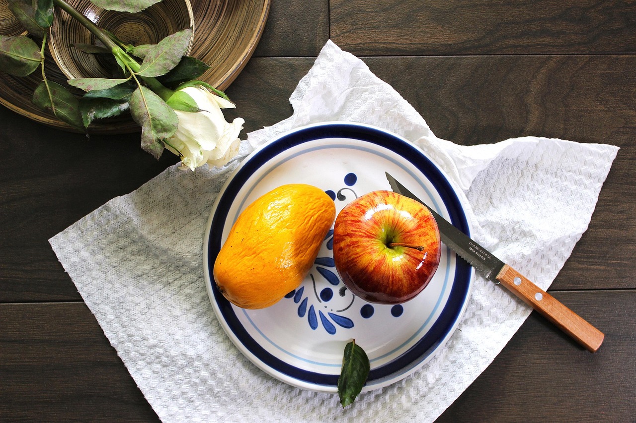 food-3273507_1280 Miguel Acosta de Pixabay manzana y mango